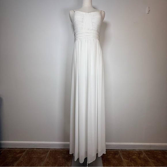 Cinderella Design White Sleeveless Sweetheart Gown Size Medium - Picture 2 of 13